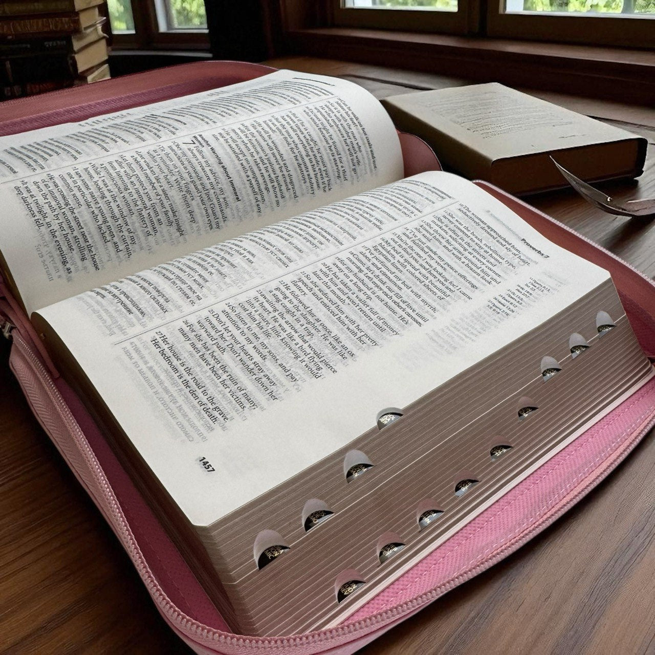 Библия русско-английская / English-Russian Bible - кожанный переплет, 15х22 см